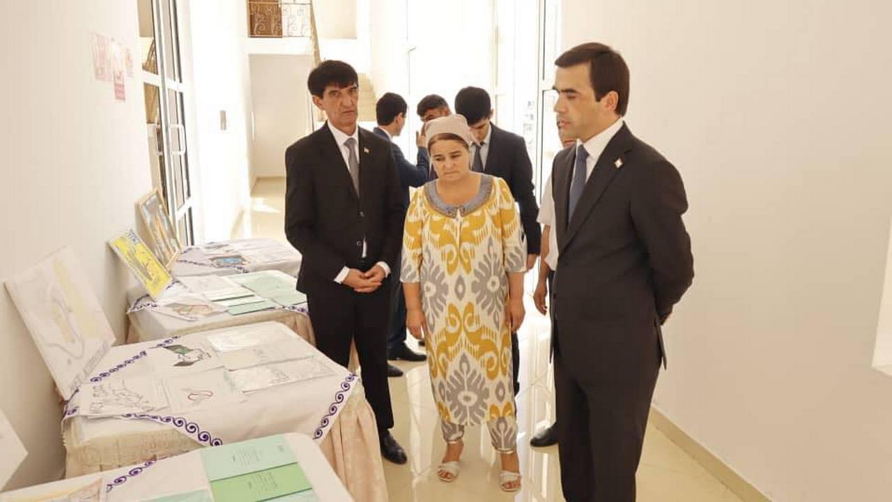 Вохӯрӣ бо сокинони ноҳияи Хуросон............