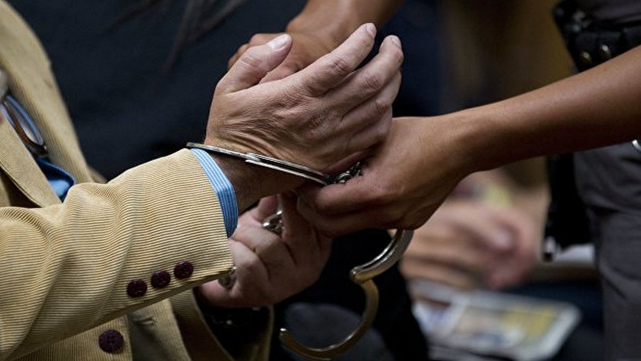 Ошкори ҳоллати гирифтани пора аз тарафи корманди Нозироти андоз дар ноҳияи Синои шаҳри ...