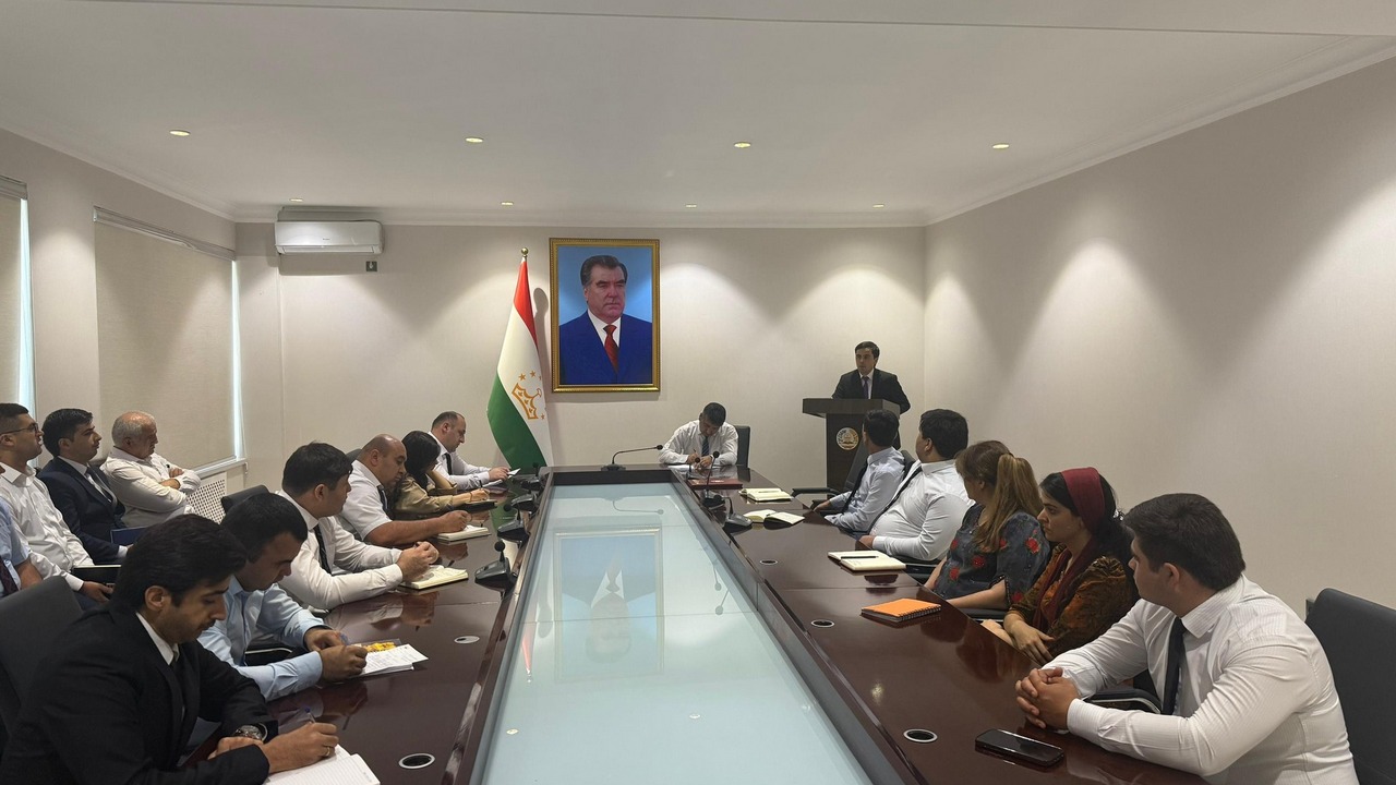 Баргузории мулоқоти судманд бо кормандони соҳаи авиатсияи гражданӣ