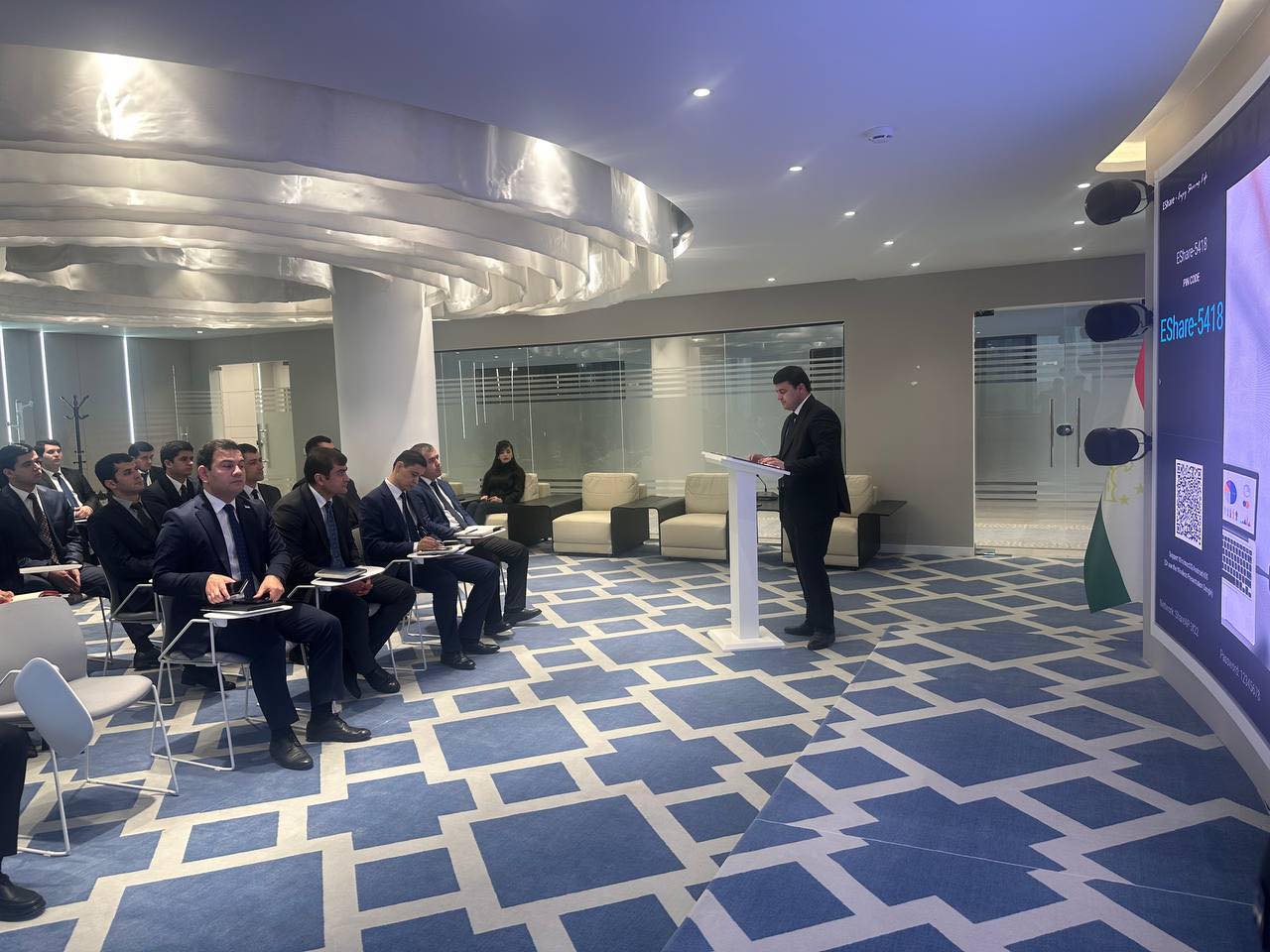 Баргузории вохӯрӣ бо кормандони Агентии инноватсия ва технологияҳои рақамии назди Президенти Ҷумҳурии Тоҷикистон