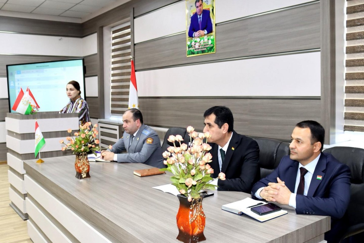 Вохӯрӣ бо донишҷӯёни Донишгоҳи давлатии молия ва иқтисоди Тоҷикистон