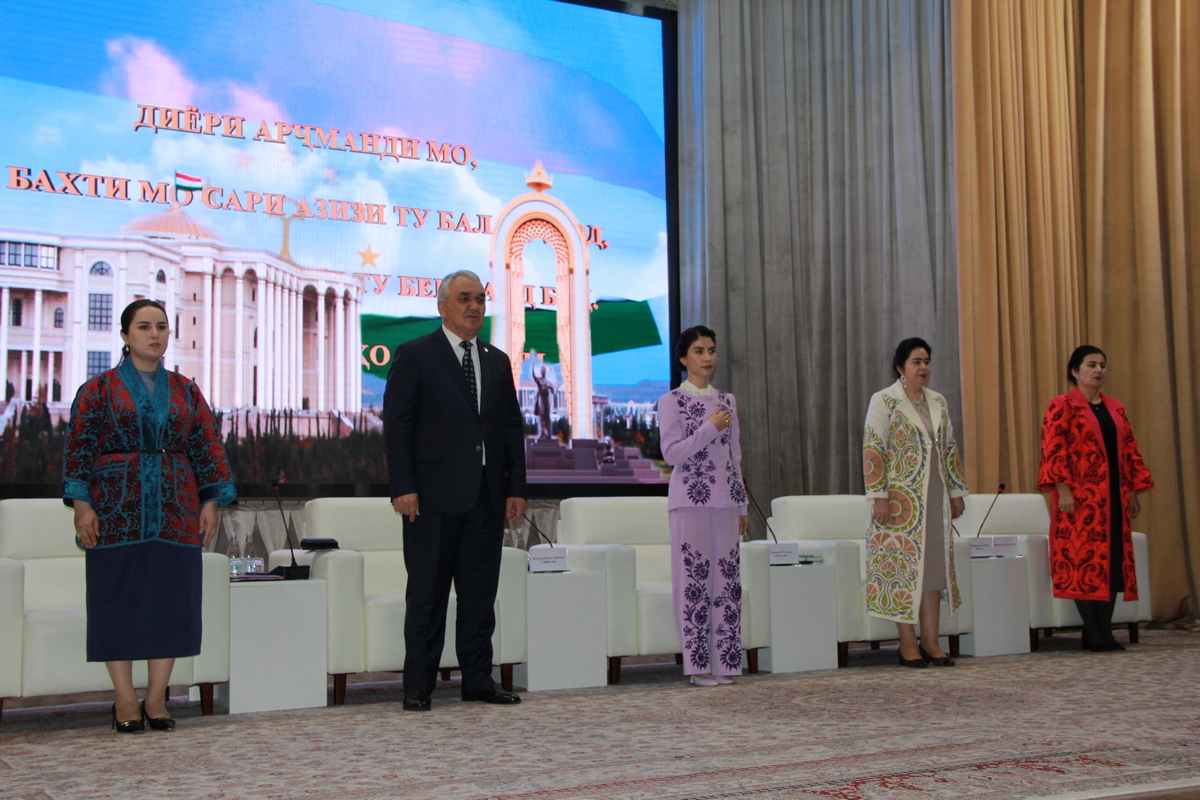 Баргузории ҳамоиши илмӣ-амалӣ таҳти унвони «Нақши занон дар баланд бардоштани маърифати...