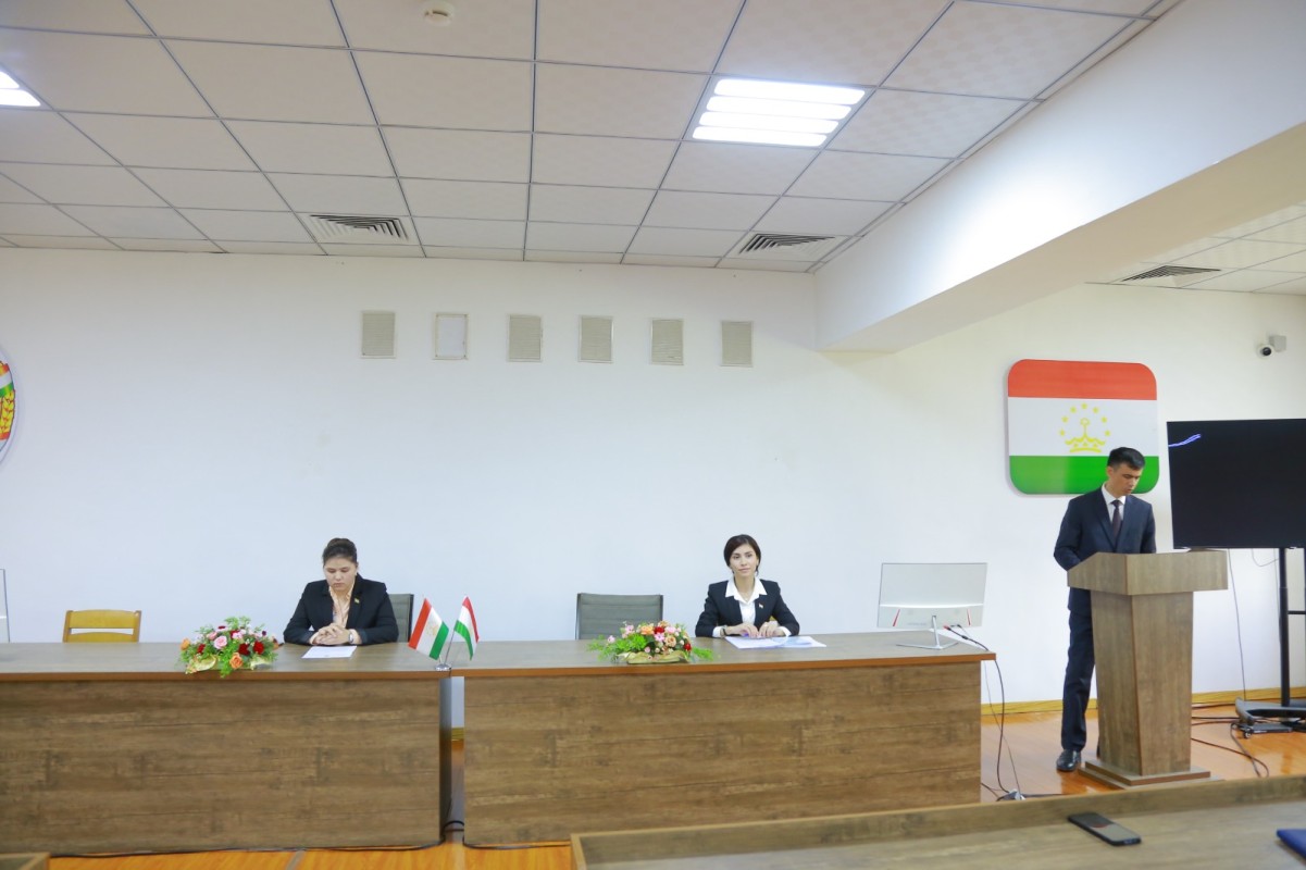 Гузаронидани як қатор вохӯриҳо бо хизматчиёни давлатӣ